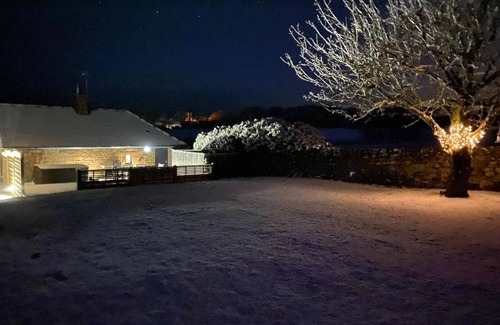 Auchmithie Cabaña | Secluded cottage w/hot tub & close to cliff walks