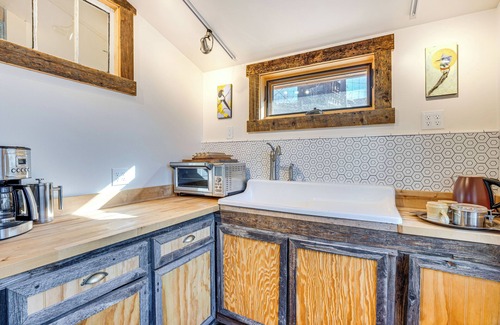 Lazear Cabaña | Secluded Couple's Retreat on Farm in Paonia!