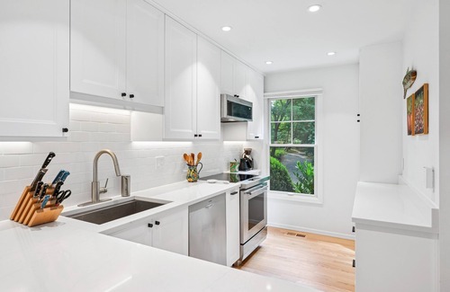 East Hampton North Casa | Gema oculta: casa soleada y aislada, a pie de la ciudad de East Hampton y la estación de tren