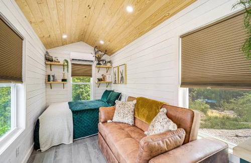 Lenoir Apartamento | Secluded Lenoir Tiny Home with Private Hot Tub!