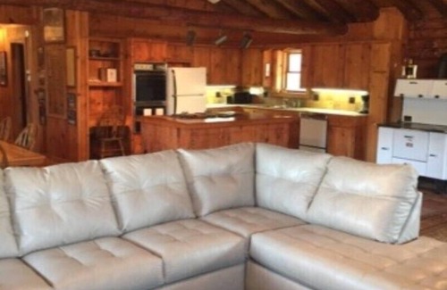 Lexington Cabina | Cabaña de madera aislada con vistas al río Maury fuera de Lexington, Virginia