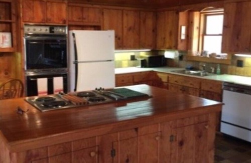 Lexington Cabina | Cabaña de madera aislada con vistas al río Maury fuera de Lexington, Virginia