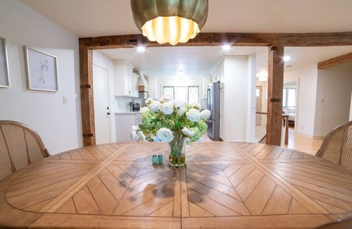 La Crosse Casa | Secluded luxury House in the Hills w/king bed