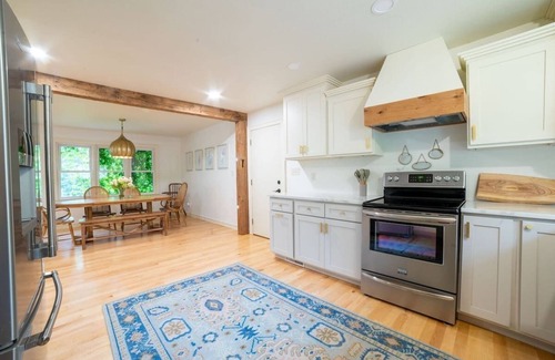 La Crosse Casa | Secluded luxury House in the Hills w/king bed