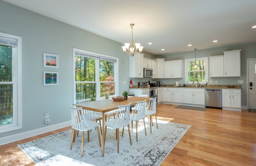 Fletcher Cabaña | Secluded Mountain Cottage w HOT TUB near Asheville