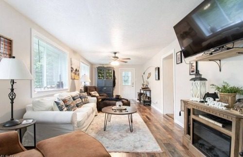 Carrollton Casa | Secluded, pet friendly, fishing, hot tub, Wi-Fi!