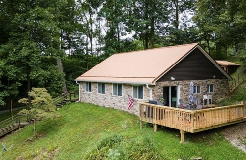 Carrollton Casa | Secluded, pet friendly, fishing, hot tub, Wi-Fi!