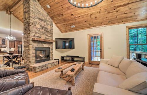 Sapphire Casa | Secluded Sapphire Chalet with Game Room and Decks