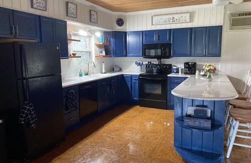 Taylor Casa | Secluded Shades of Blue Lake Bistineau Sunsets Sleeps 19