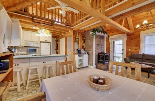 Honesdale Cabina | Secluded Storybook Log Cabin - Honesdale, PA