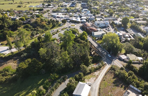Matakana Cabaña | Secluded Two Bedroom Cottage Seconds away from Matakana