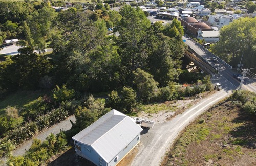 Matakana Cabaña | Secluded Two Bedroom Cottage Seconds away from Matakana