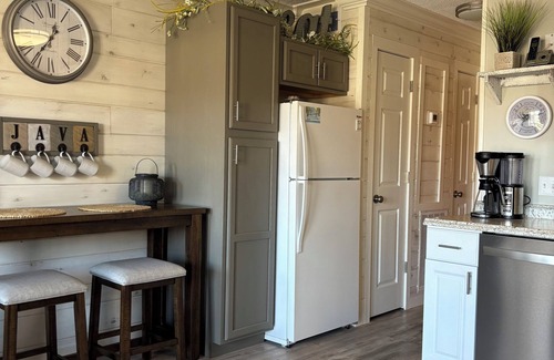 Folly Field Villa | Second Floor Ocean View- Steps from the Beach! 1 Bedroom villa in a gated Resort