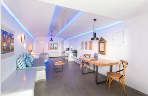 Oia Hotel | Secret Legend Suites