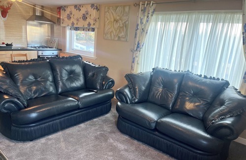 Stepps Alquiler De RV | Self-catering 3 bedroom chalet 5 miles from Glasgow city centre!