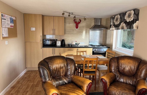 Stepps Alquiler De RV | Self-catering 3 bedroom chalet 5 miles from Glasgow city centre!