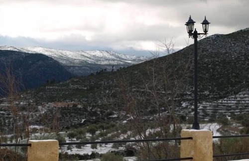 Yeste Cabaña | A tan solo 1,5km de Yeste. Leña gratis chimenea y barbacoa. Piscina en verano