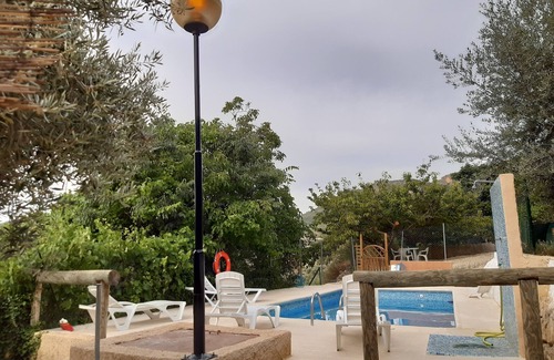 Yeste Cabaña | A tan solo 1,5km de Yeste. Leña gratis chimenea y barbacoa. Piscina en verano