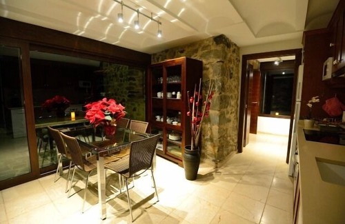 Badain Cabaña | Casa rural aislada con piscina y jardín privados y wifi