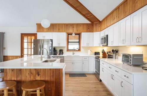 South Nags Head Casa | Semi-Oceanfront Hot Tub Pool and Tennis Access