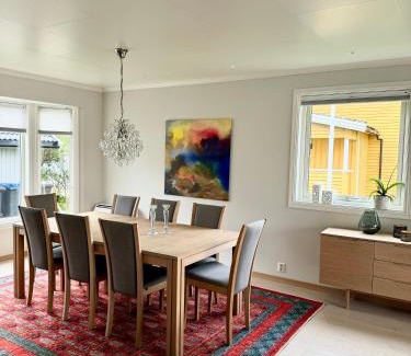 Bodo Villa | Sentrumsnær og tilbaketrukket villa!