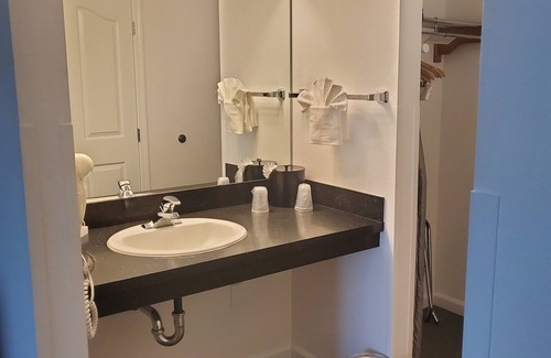 Hanford Hotel | Sequoia Inn