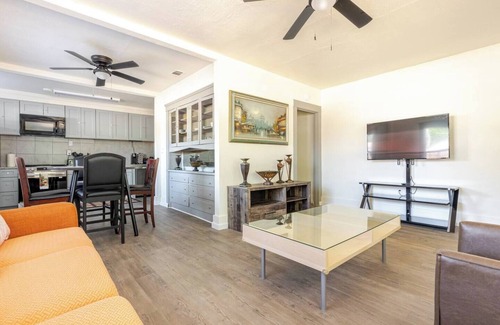 Visalia Casa | Sequoia/Kaweah Hospital Duplex