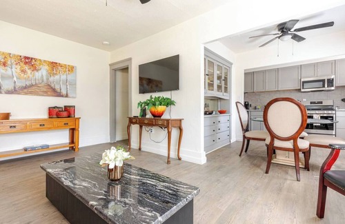 Visalia Casa | Sequoia/Kaweah Hospital Duplex