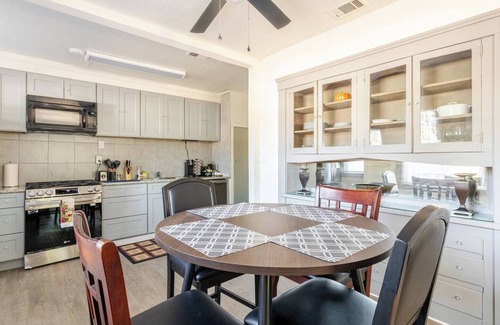 Visalia Casa | Sequoia/Kaweah Hospital Duplex