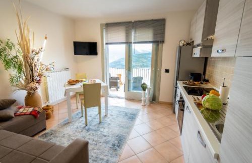 Parzanica Apartamento | Serafino - nice terrace & swimming pool on the Iseo Lake