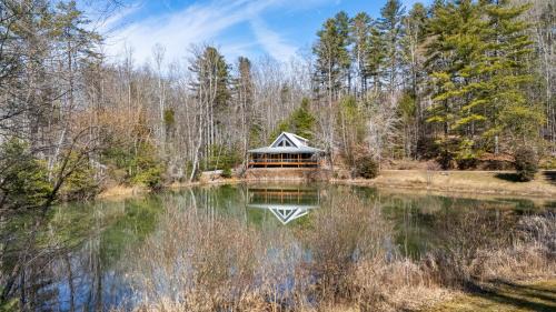 Hendersonville Casa | Serenade Collection by Carolina Mornings