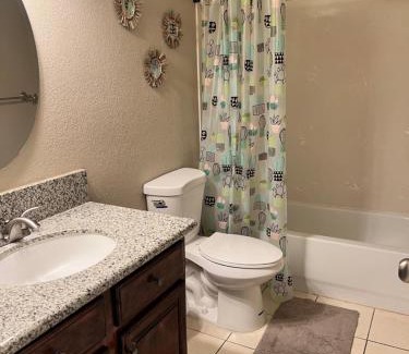 Fresno Apartamento | Serene 2bed 1bath condo with parking