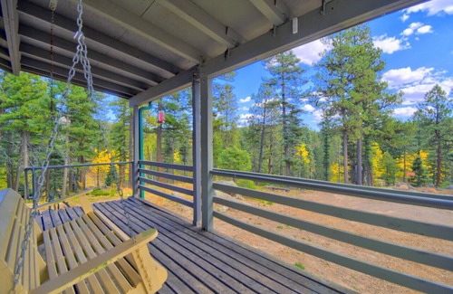 Jemez Springs Cabina | Serene 70's Retro Retreat