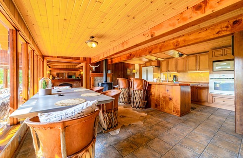 Salyer Casa | Serene cabin with large deck, woodstoves & trail to river beach - dog-friendly
