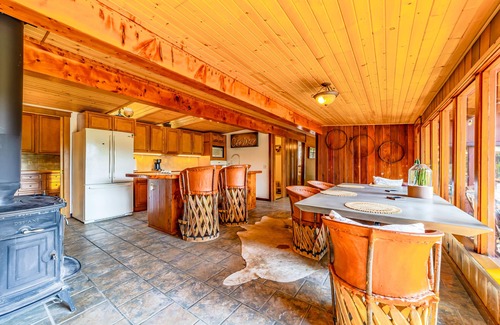 Salyer Casa | Serene cabin with large deck, woodstoves & trail to river beach - dog-friendly