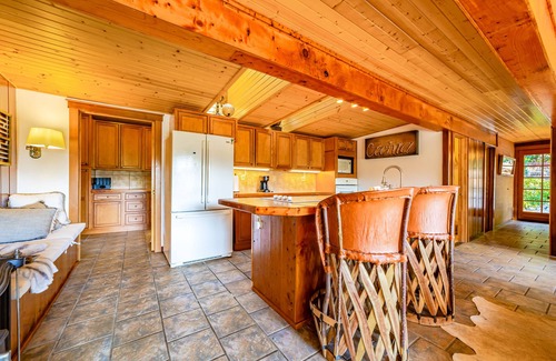 Salyer Casa | Serene cabin with large deck, woodstoves & trail to river beach - dog-friendly