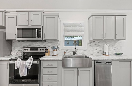 Fredericksburg Cabina | Serene Classic Cabin at the SKYE Texas Hill Country Resort!