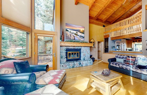 Ponderosa Palisades Casa | Serene home with fireplace, wood stove, kitchen, W/D, hot tub, & gas grill