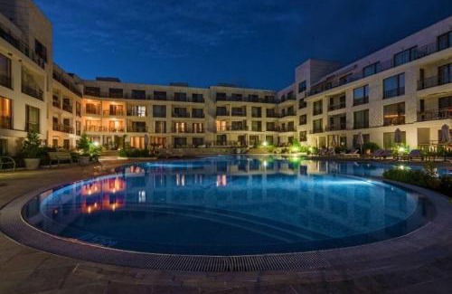 Del Rey Apartamento | Serene King Bed Condo, MDR