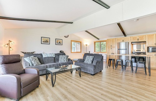 De Tour Village Casa | Serene Lake Huron Gem w/ Fishing Dock!