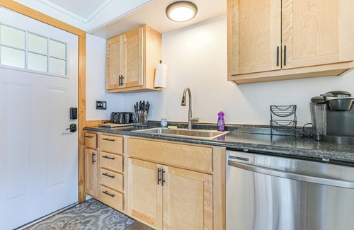 De Tour Village Casa | Serene Lake Huron Gem w/ Fishing Dock!