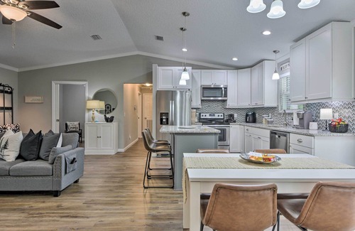 Boys Ranch Casa | Serene Live Oak Home w/ Fire Pit by River + SOSMP!