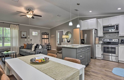 Boys Ranch Casa | Serene Live Oak Home w/ Fire Pit by River + SOSMP!