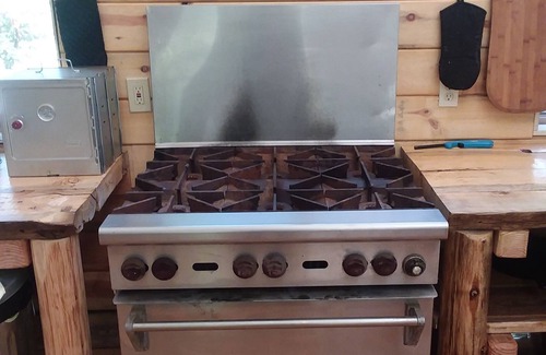 Nevada City Casa | Serene mountain retreat - escape to a family-size cabin in the woods