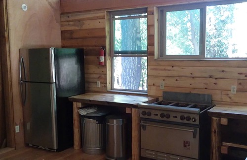 Nevada City Casa | Serene mountain retreat - escape to a family-size cabin in the woods