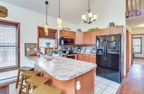 Albrightsville Cabina | Serene Poconos Cabin w/ Hot Tub & Beach Access!