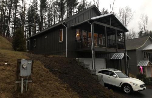 Boone Villa | Serene Rustic Farmhouse Mountain Cottage (Sleeps 4)