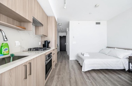 Surrey Apartamento | Serene Skyview Studio Retreat in Central Surrey