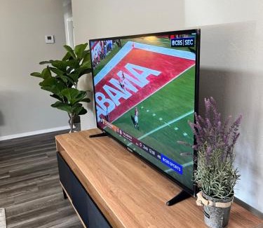 Dayton Casa | Serene Suburban Retreat - Close to UD, WSU & WPAFB