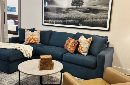 San Antonio Apartamento | Serenity and sophistication in this stylish, retreat close to attractions.